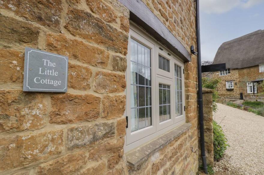 THE LITTLE COTTAGE, Romantic, Character Holiday Cottage In Swalcliffe