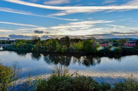 Pass the Keys | Classy 2 bed apartment in the bay with river views