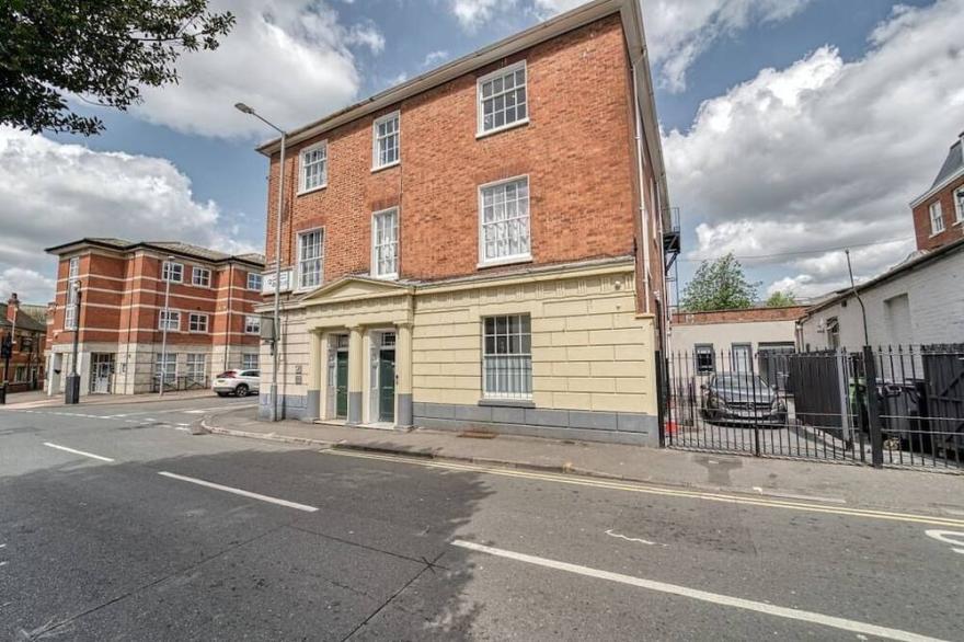Lovely Studio Apartment In Worcester City Centre