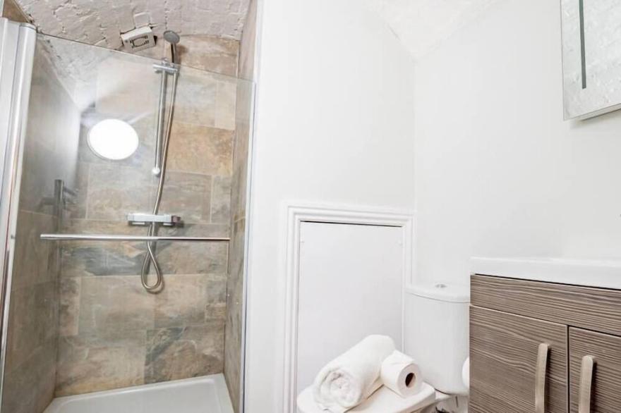 1 Bed Basement Apartment in Worcester City Centre