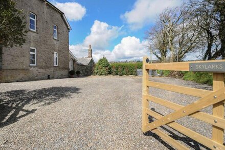 SKYLARKS, pet friendly, character holiday cottage in Looe