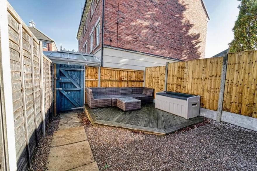 3 Bedroom Property With Parking In Worcester