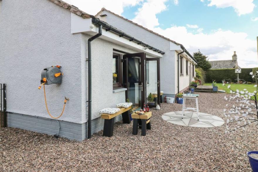 THE HIVE, Pet Friendly, Country Holiday Cottage In Stanley