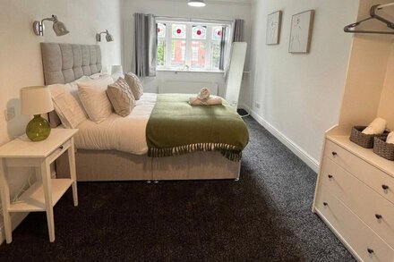 Beautiful 4 Bed in Kidderminster