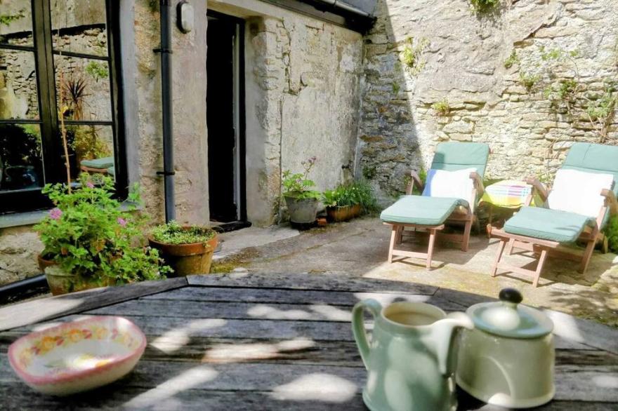 Characterful historic townhouse with sunny courtyard, walking distance to coast.