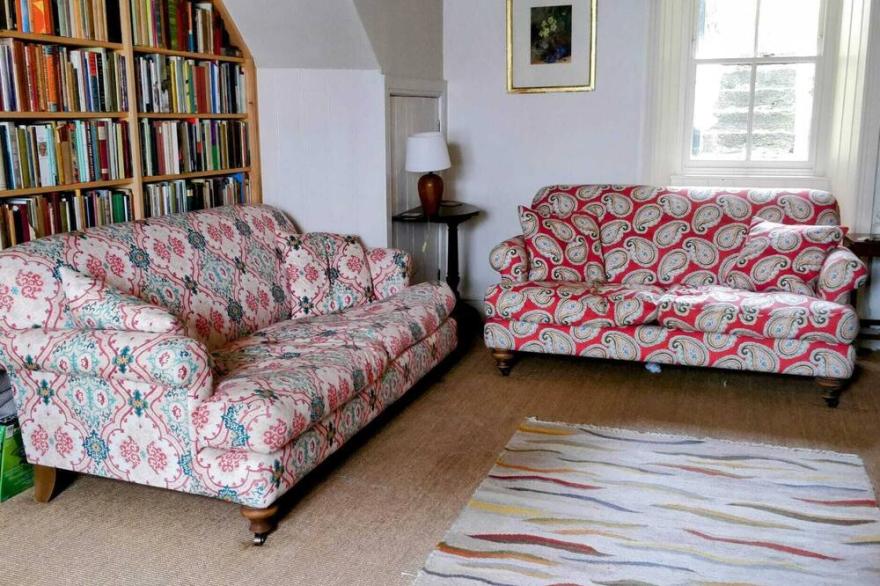 Characterful historic townhouse with sunny courtyard, walking distance to coast.
