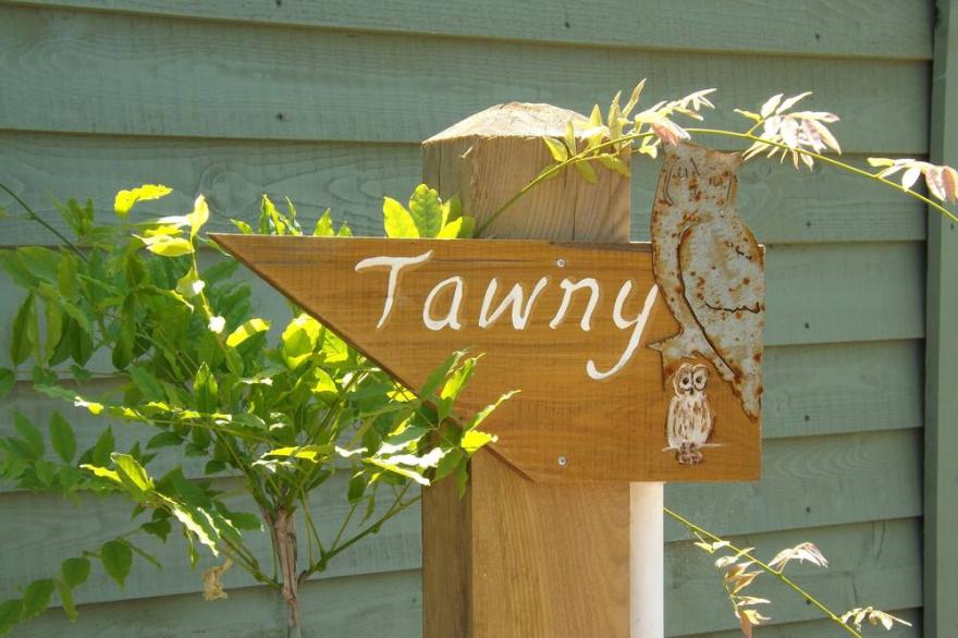 TAWNY, romantic, with hot tub in Morchard Bishop