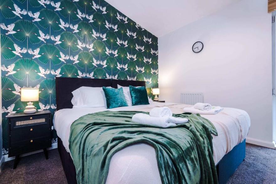 R&R in a Spacious Etihad Townhouse (Secure Parking)