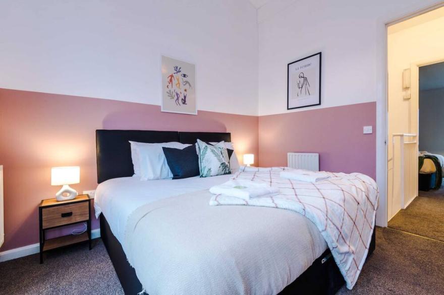 R&R in a Spacious Etihad Townhouse (Secure Parking)