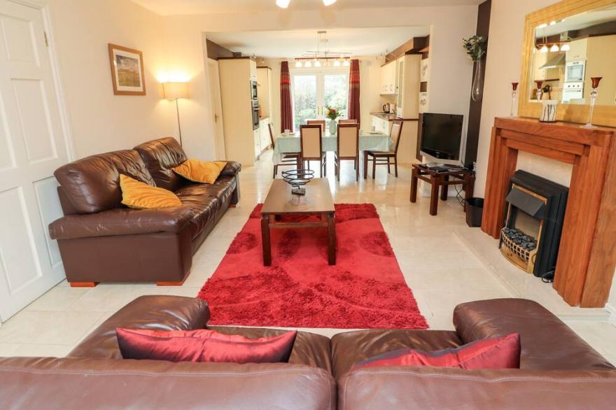 CÚLÁNN, family friendly, with a garden in Clifden, County Galway