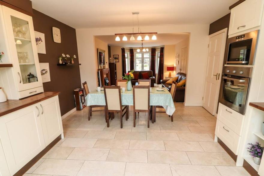 CÚLÁNN, family friendly, with a garden in Clifden, County Galway