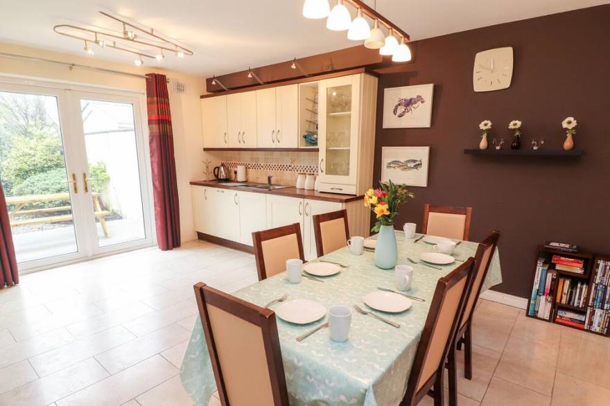 CÚLÁNN, family friendly, with a garden in Clifden, County Galway