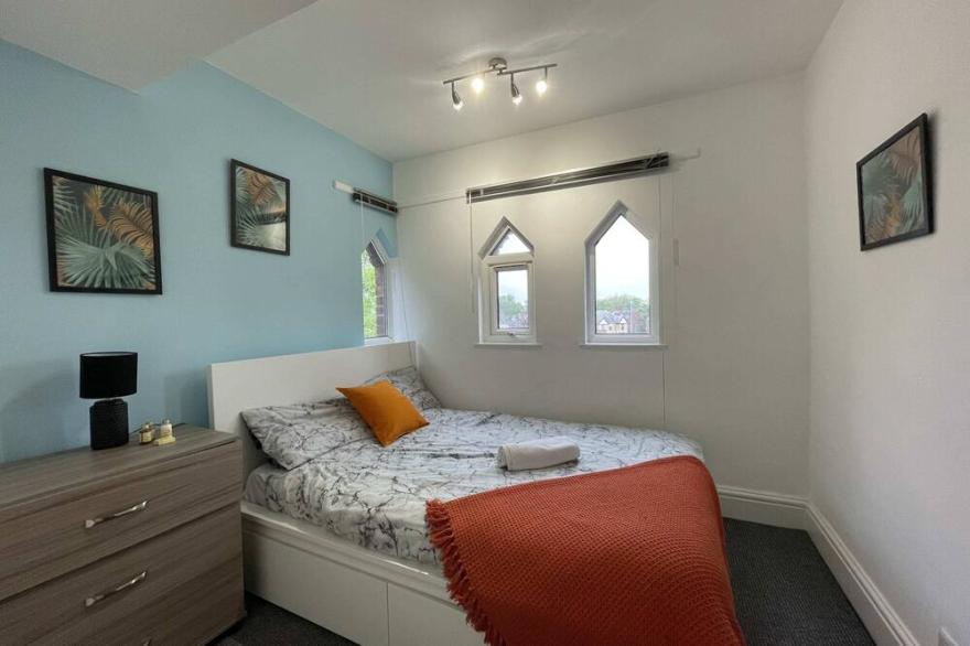 R&R In Withington (4 Bedrooms, 7 Beds, Free Parkg)