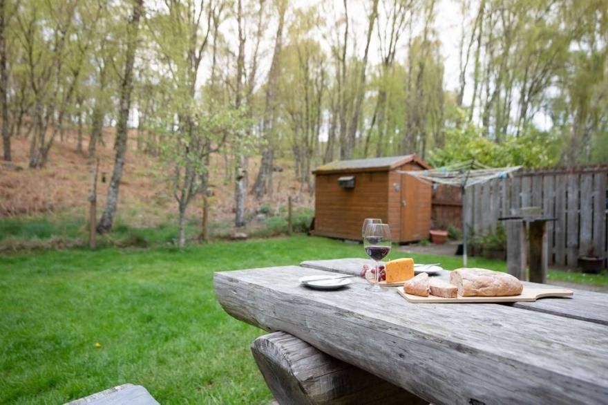Sleeps 8 in 2 twin rooms and 2 double rooms