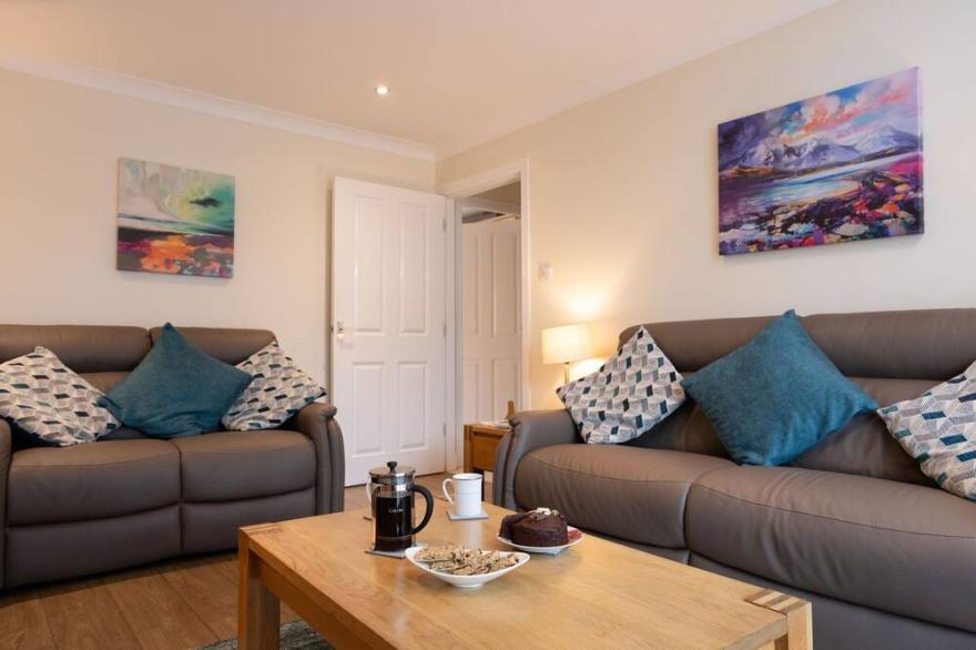 Sleeps 6 3 bedrooms & 2 Bathrooms: 1 king, 1 twin and 1 bunk room