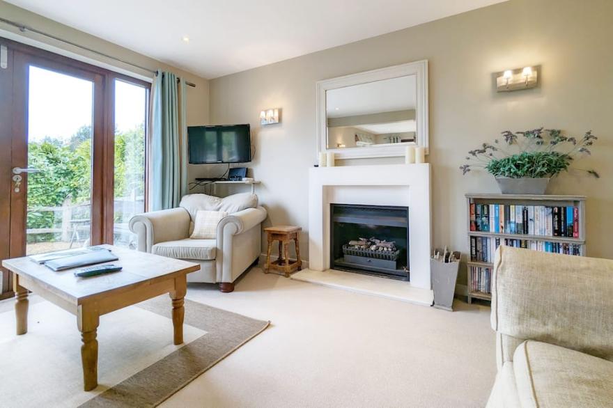 Long Meadow - sleeps 4 guests  in 2 bedrooms