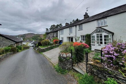 Stunning Lake District Cottage with private Hot Tub