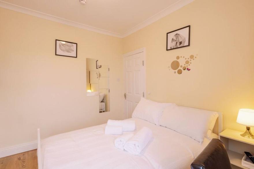 Pass the Keys | Flat 3 and 4 Top Floor Comfy Two Studio Rooms