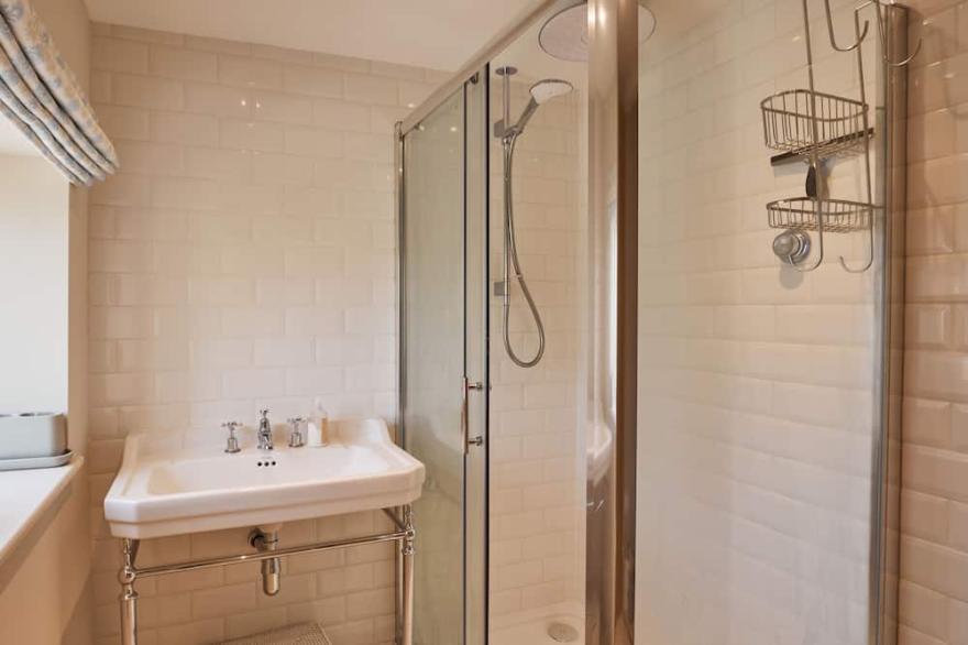 cosy recently renovated cottage in the heart of historic Petworth