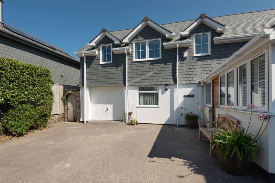 FARLANDS, Pet Friendly, With A Garden In Daymer Bay