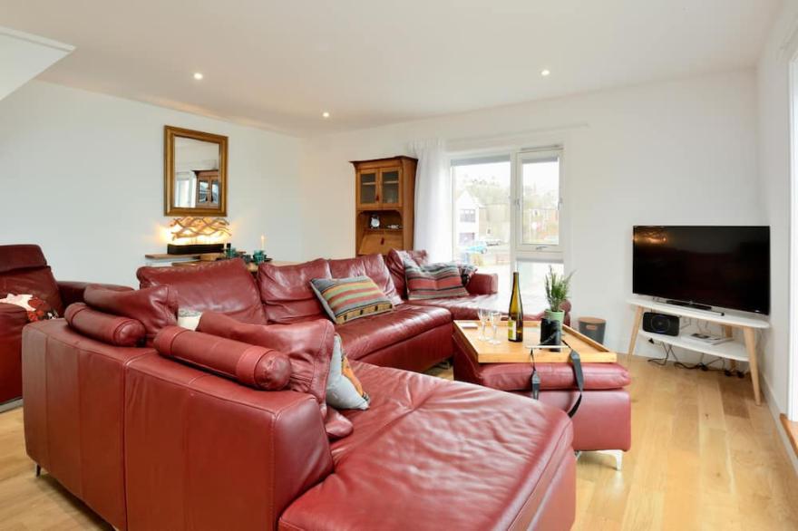 GENERALS YARD, Pet Friendly, Country Holiday Cottage In Eyemouth