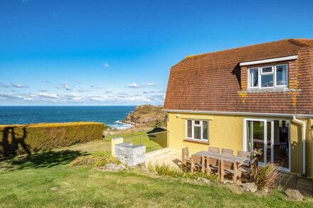 TREVAN HOUSE (LUNDY), pet friendly in New Polzeath