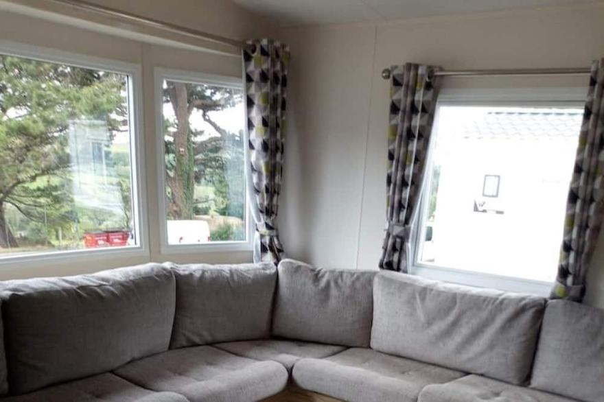 Exclusive comfort 3-bedroom caravan @ Newquay, UK