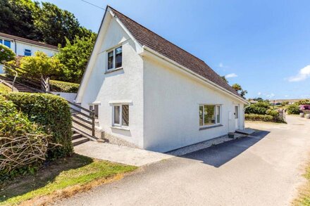 BAYWATCH SANDS, pet friendly, country holiday cottage in Polzeath