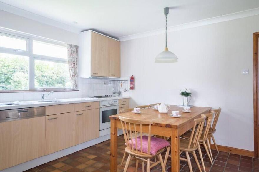 ROSEVALLEN, pet friendly, with a garden in Daymer Bay