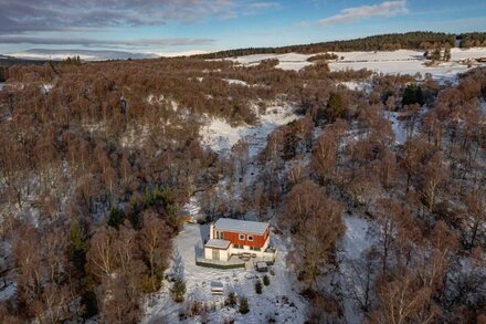 Red Fox Lodge -  a lodge that sleeps 7 guests  in 4 bedrooms