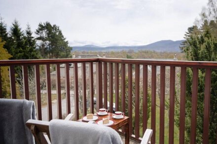 Pine Ridge Lodge -  a lodge that sleeps 8 guests  in 4 bedrooms