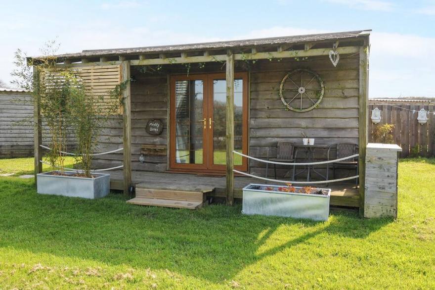 THE CABIN, romantic, with a garden in Wainhouse Corner