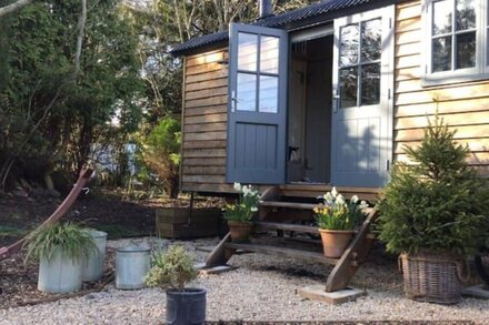 Luxury Shepherds Hut Juliet