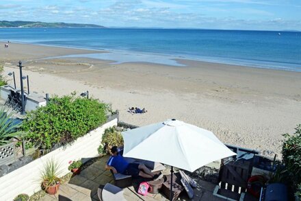 Gone to the Beach - Sea Views, Direct Beach Access