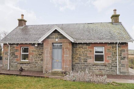 STATION HOUSE, pet friendly, character holiday cottage in Lybster