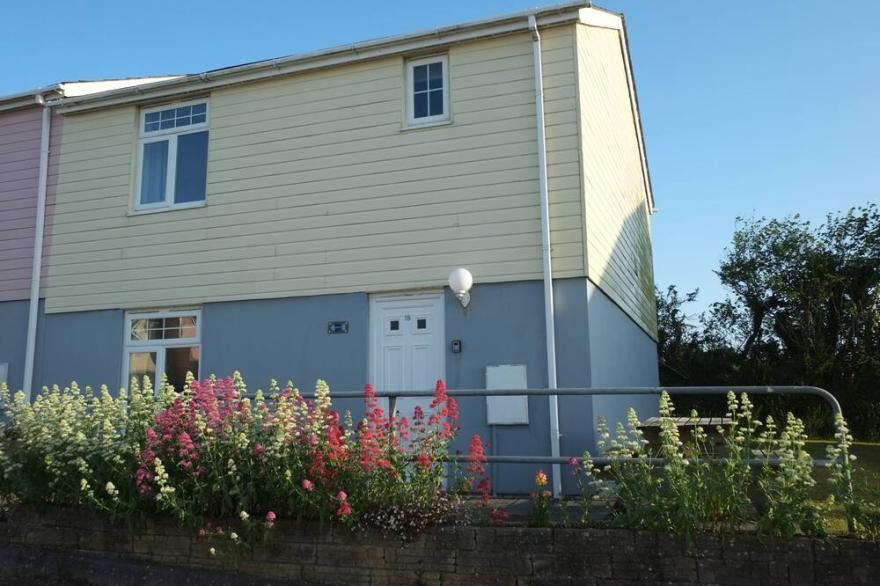 EVENTIDE, Family Friendly, Country Holiday Cottage In Newquay