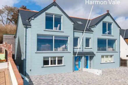 Sleeps 10 Luxury 3-storey house, a private hot tub, fantastic sea views in Solva