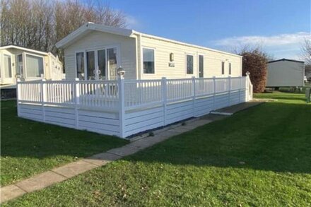 6 Berth Comfy Homely Caravan, Dog Friendly