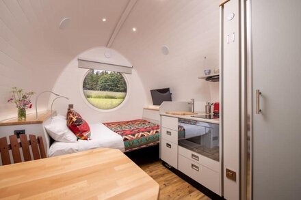 Luxury Glamping Pod The Hawthorn Sleeps 2 with Hot Tub