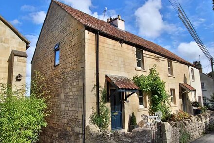 Stunning Views and Countryside. Cotswolds, Bath. Sleeps 6