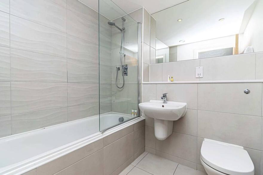Contemporary 2 Bed Apartment in Central Manchester