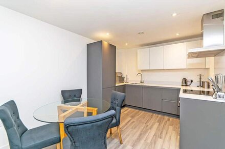 Contemporary 2 Bed Apartment in Central Manchester