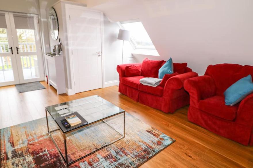 THE HIDEAWAY, character holiday cottage, with hot tub in Moneymore