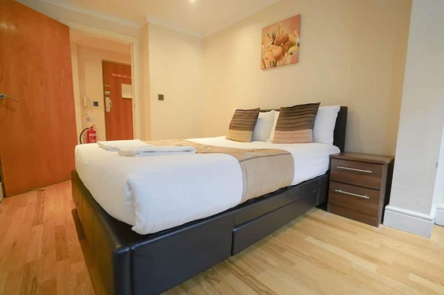 SUMMER SALE - London Waterloo 2 bedroom Apartment