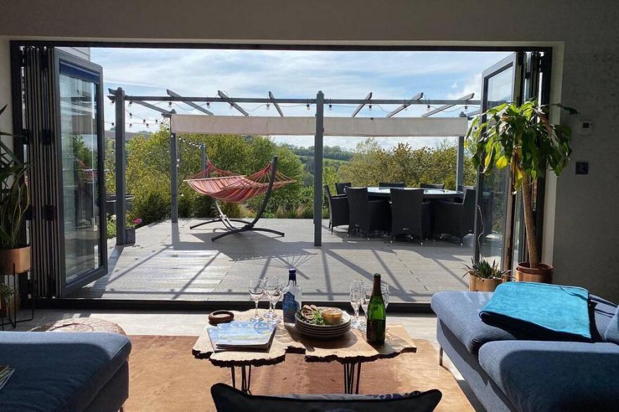 TIDEWATER, pet friendly, character holiday cottage in Shaldon