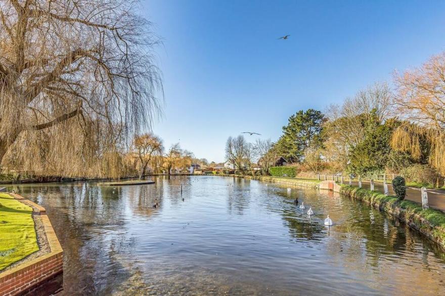 Pass The Keys | Charming Downland Cottage