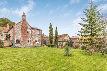 Pass the Keys | BBeautiful Cottage In South Downs