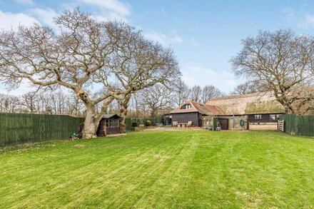 Pass the Keys | Large Thatched Barn near Bosham