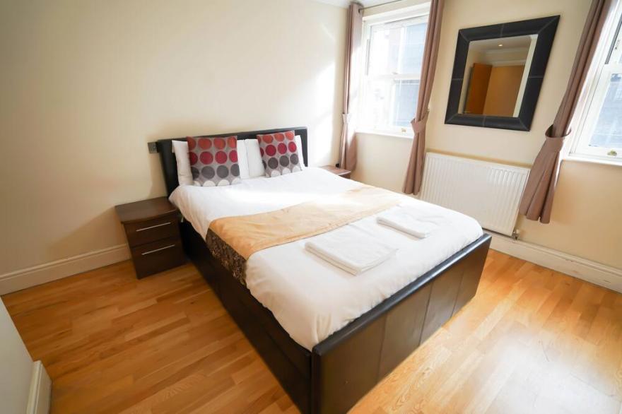 London Waterloo 2 Bed Apartment - Zone 1