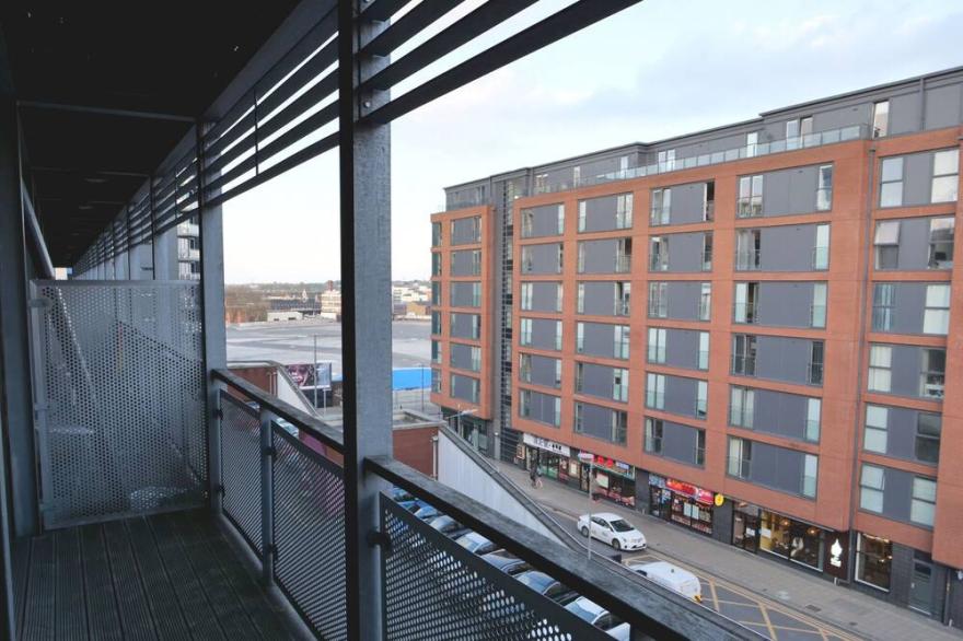 ★ Central Arcadian One Bedroom - Sofa Bed - Balcony - City Centre